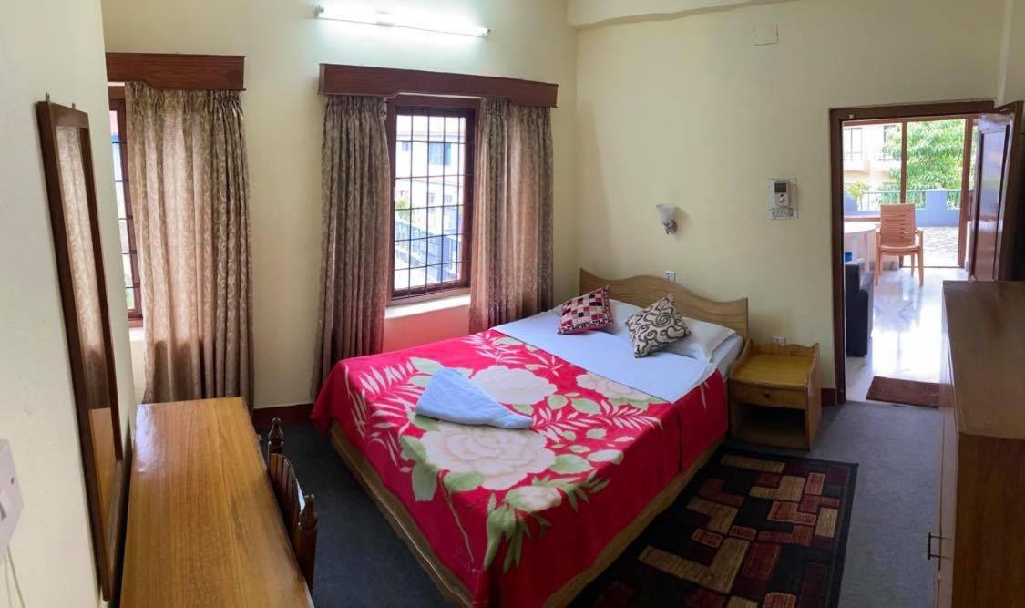 Hotel Blue Magnet Pokhara Esterno foto