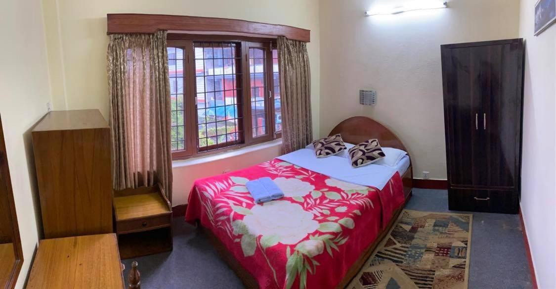 Hotel Blue Magnet Pokhara Esterno foto
