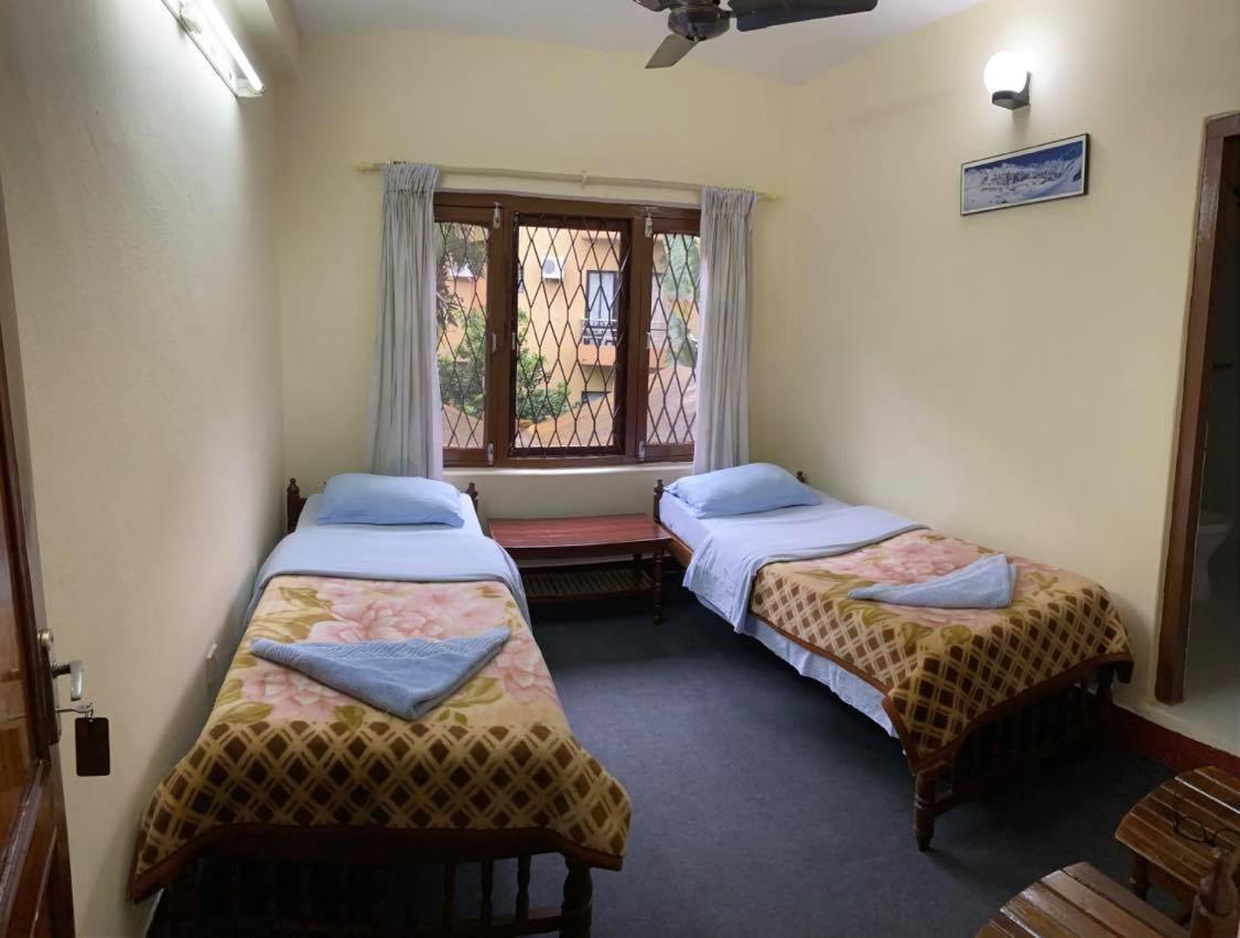 Hotel Blue Magnet Pokhara Esterno foto