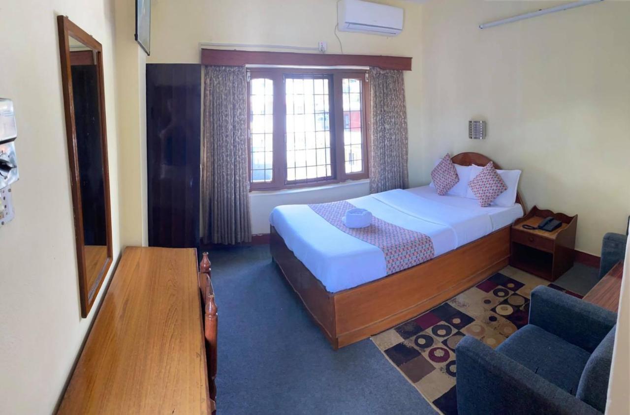 Hotel Blue Magnet Pokhara Esterno foto
