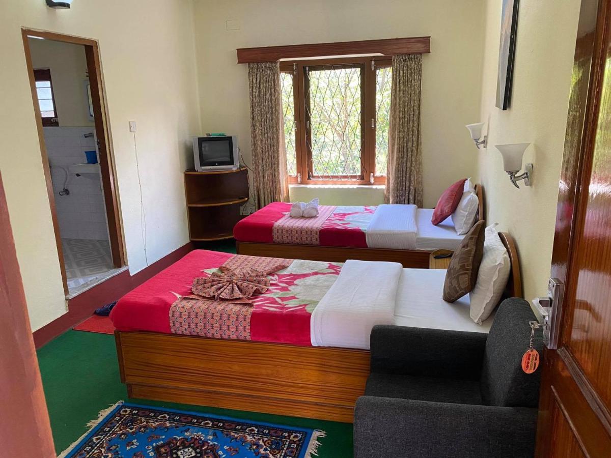 Hotel Blue Magnet Pokhara Esterno foto