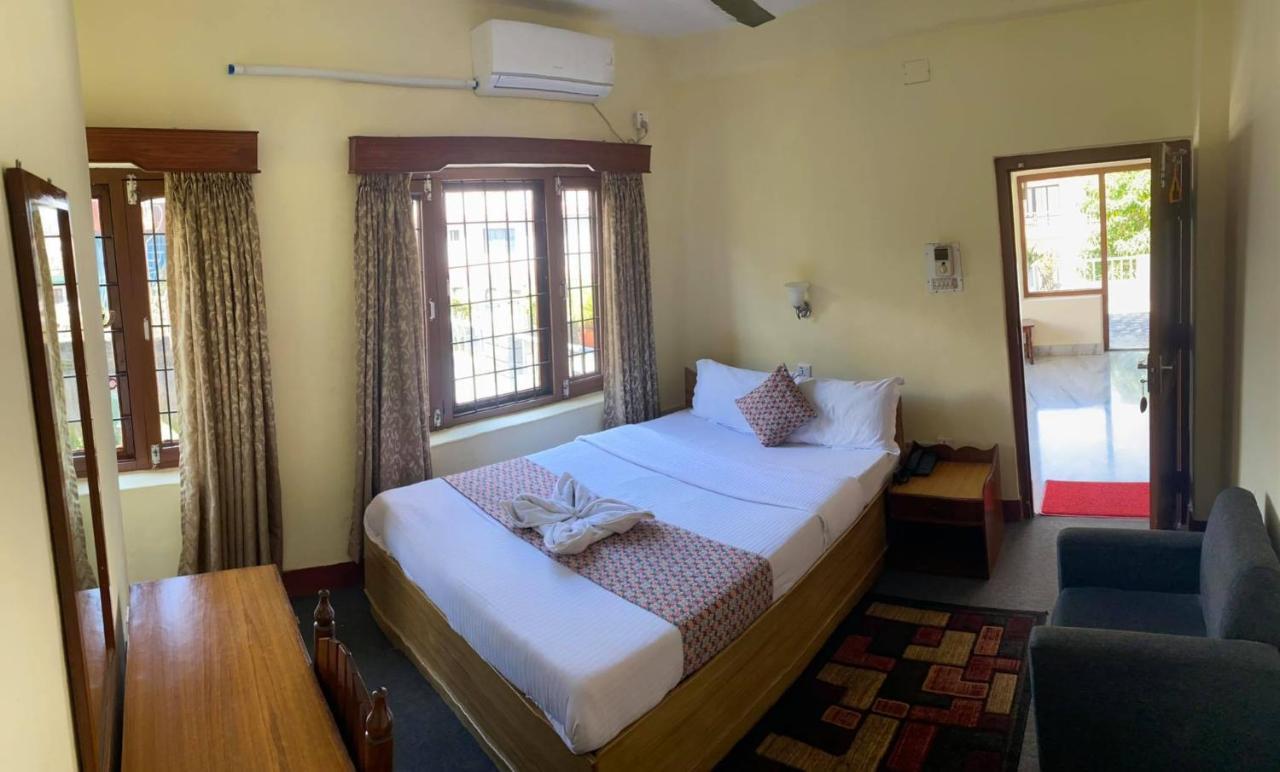 Hotel Blue Magnet Pokhara Esterno foto