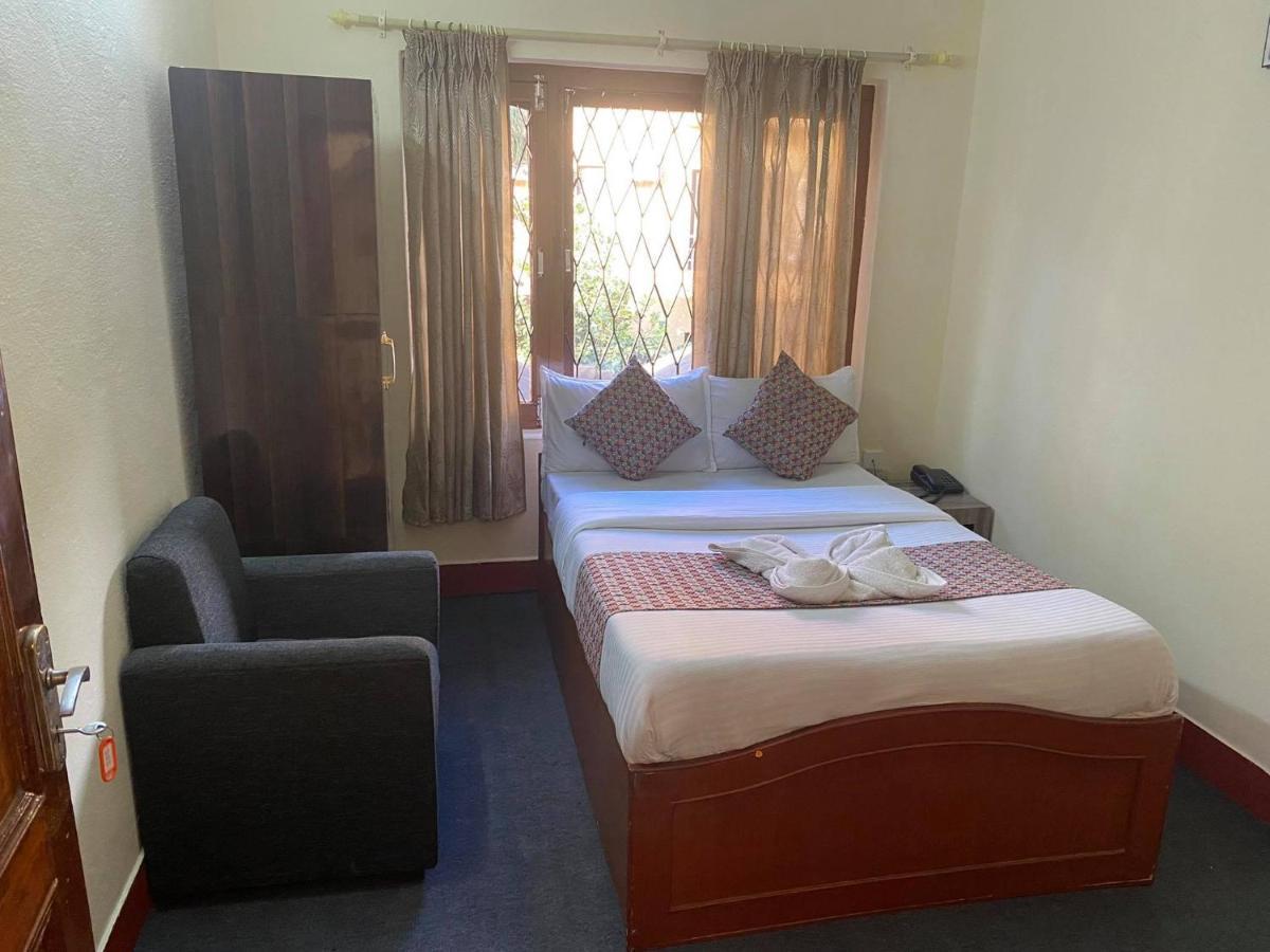 Hotel Blue Magnet Pokhara Esterno foto