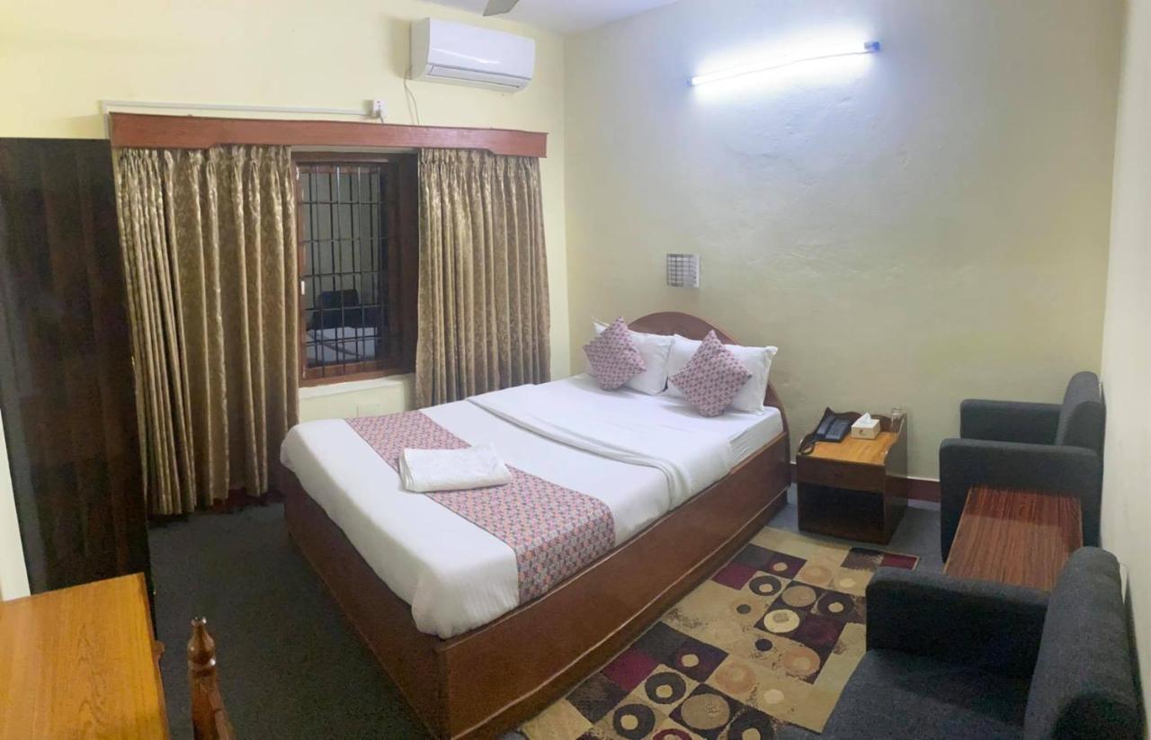 Hotel Blue Magnet Pokhara Esterno foto
