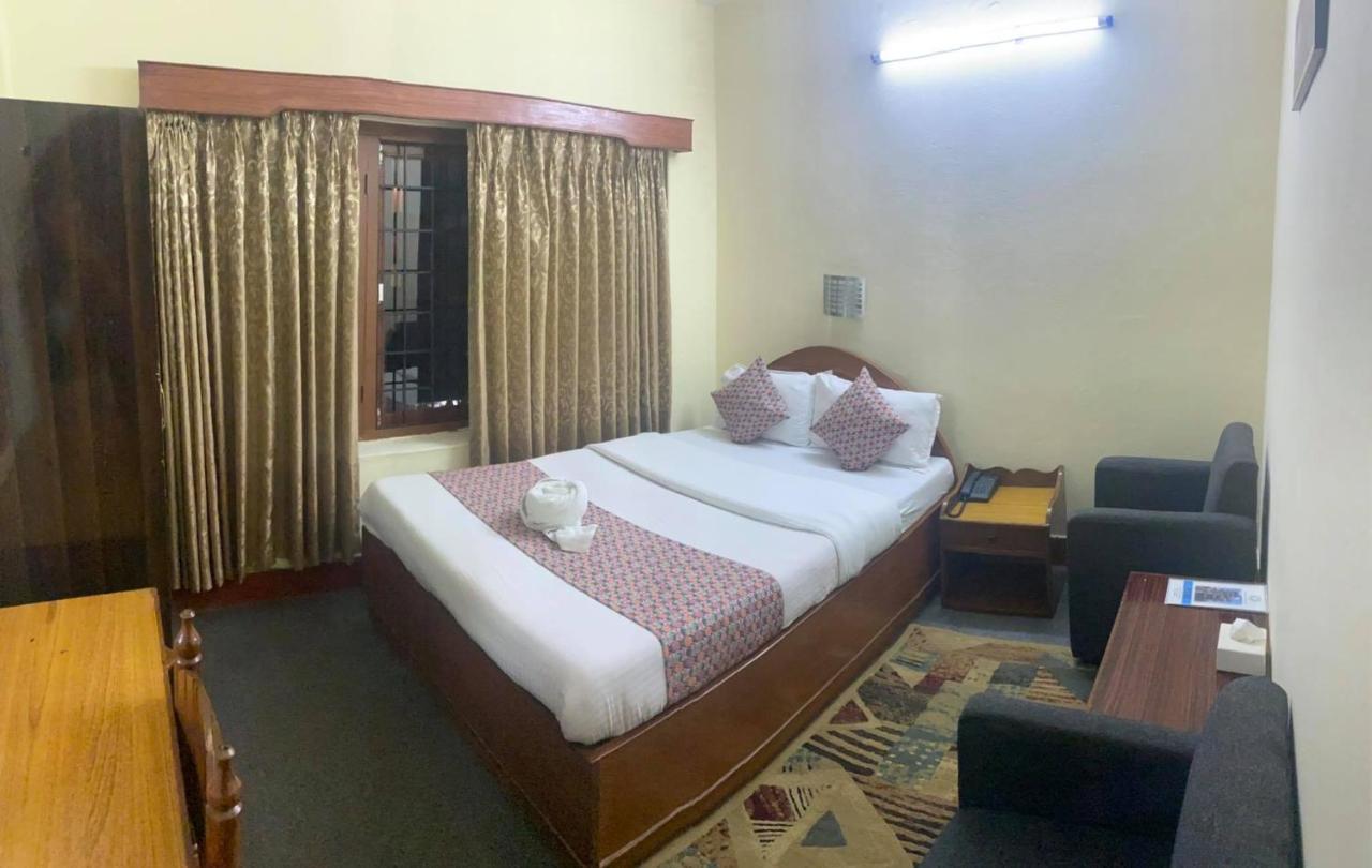 Hotel Blue Magnet Pokhara Esterno foto