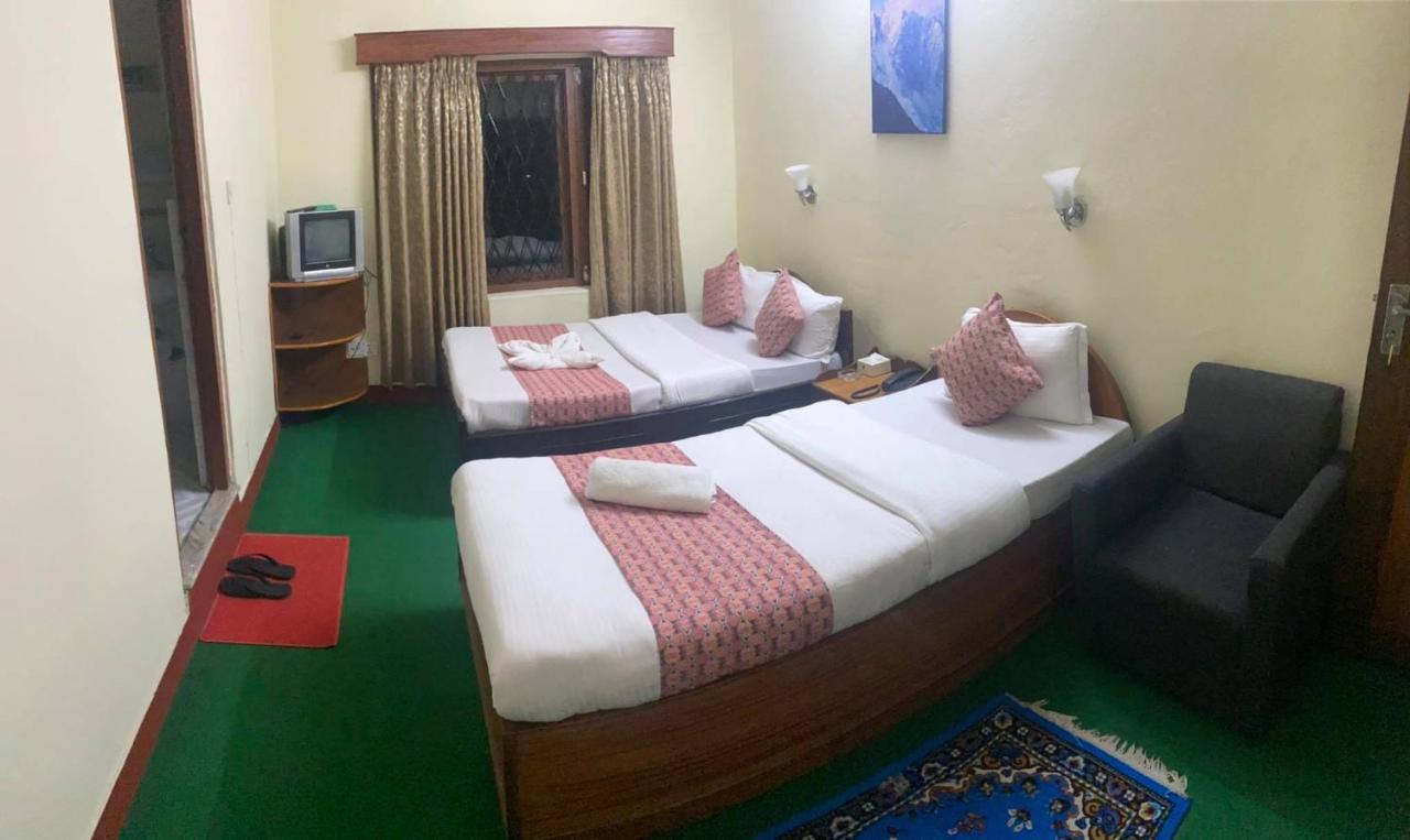 Hotel Blue Magnet Pokhara Esterno foto