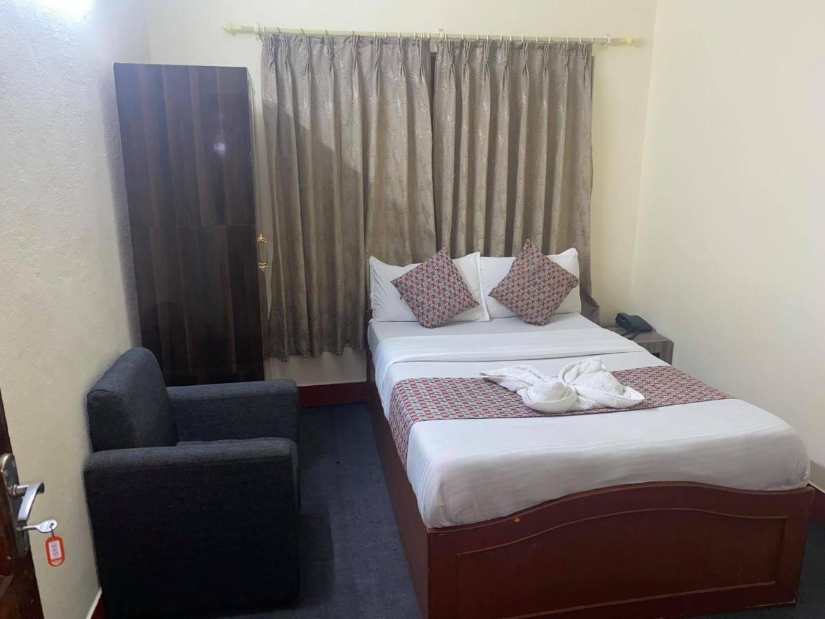 Hotel Blue Magnet Pokhara Esterno foto
