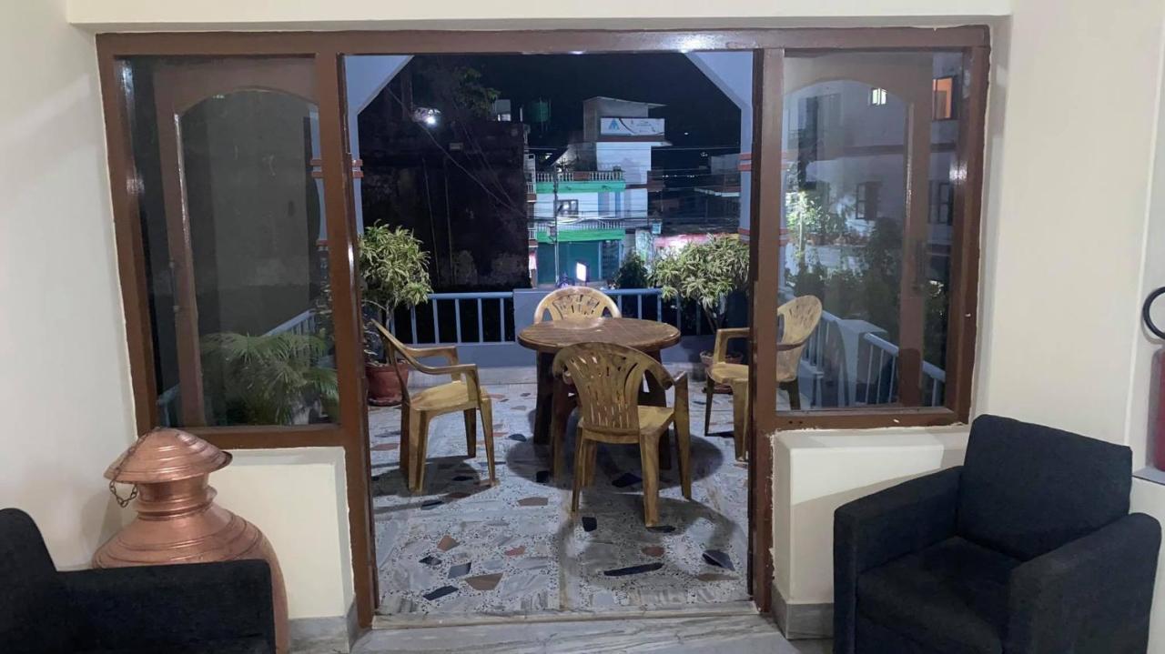 Hotel Blue Magnet Pokhara Esterno foto